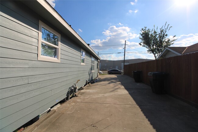 Building Photo - 6925 Avenue N