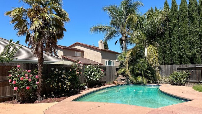 Building Photo - Beautiful West Roseville Home 5 bed 3 bath...