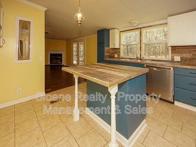 Building Photo - 3184 Sanders Rd