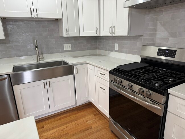 Building Photo - 10012 Ellis Rd