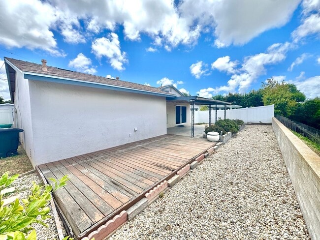 Building Photo - Beautiful 3bd/2ba HOUSE in Clairemont Mesa! 2-car Garage, AC, laundry, patio, VIEWS!