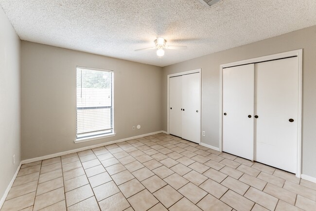 Building Photo - 1914 Rosewood Ln