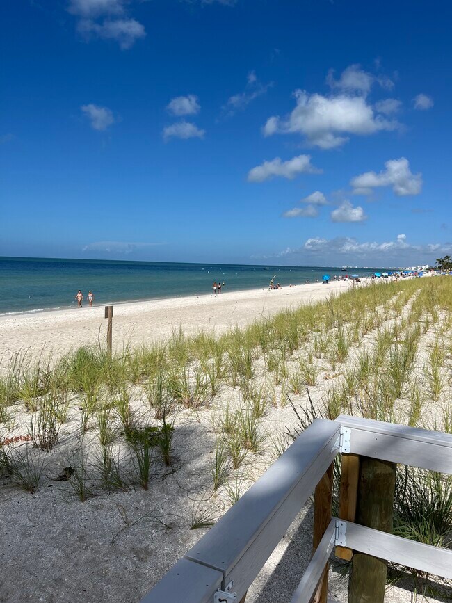 Building Photo - 130 Barefoot Cir