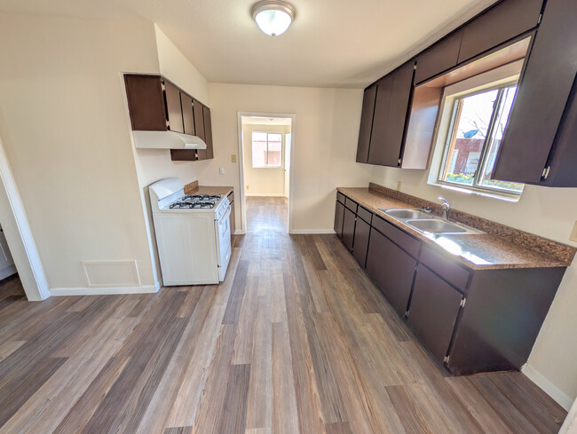 Building Photo - 3524 Mobile Ave