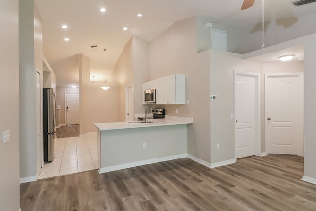 Building Photo - 25406-25407 7 Rivers Cir