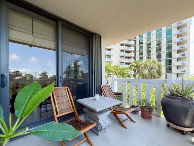 Building Photo - 1121 Crandon Blvd