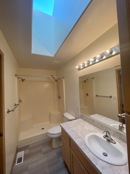 Building Photo - 200 N 41st St