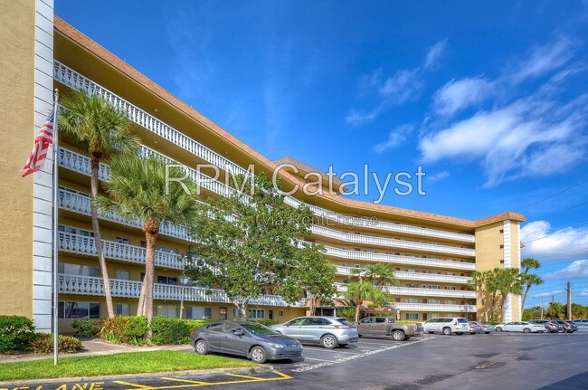Building Photo - 8950 Park Blvd
