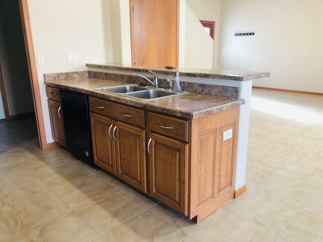 Building Photo - 21 &amp; 23 Hanfield Court