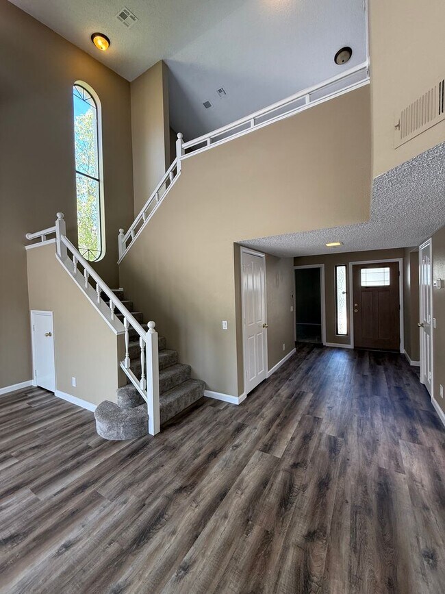 Building Photo - TWO BEDROOM TOWNHOME IN THE LAKES WITH GARAGE AND ATTACHED CARPORT
