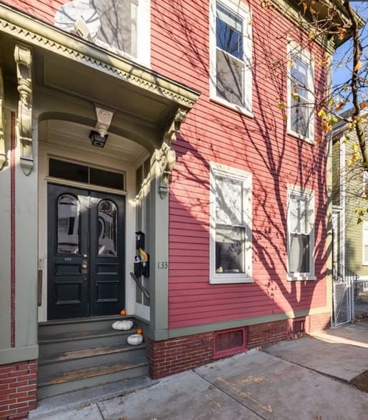 Building Photo - 133 Otis St