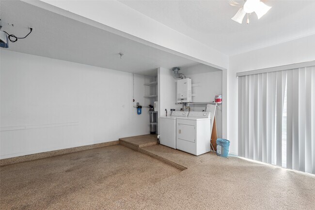 Building Photo - 3734 Daphne St