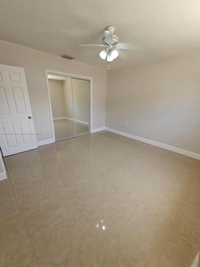 Building Photo - 1020 N 74th Way