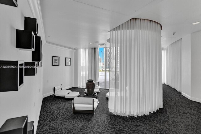 Building Photo - 350 S Miami Ave