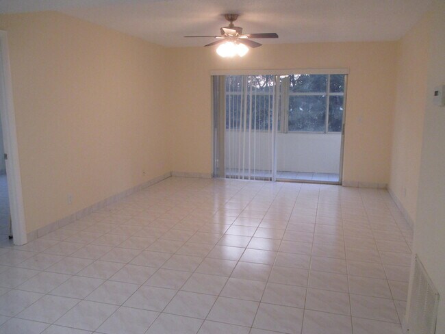 Building Photo - 200 Lake Carol Dr