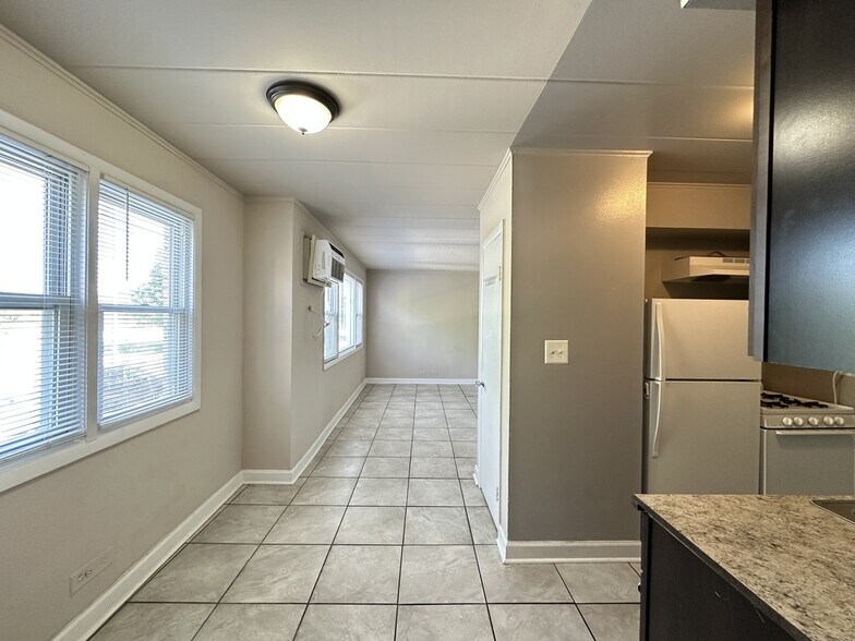 Building Photo - 3820 25th Ave