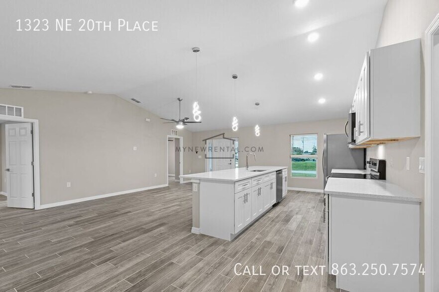 Building Photo - 1323 NE 20th Pl