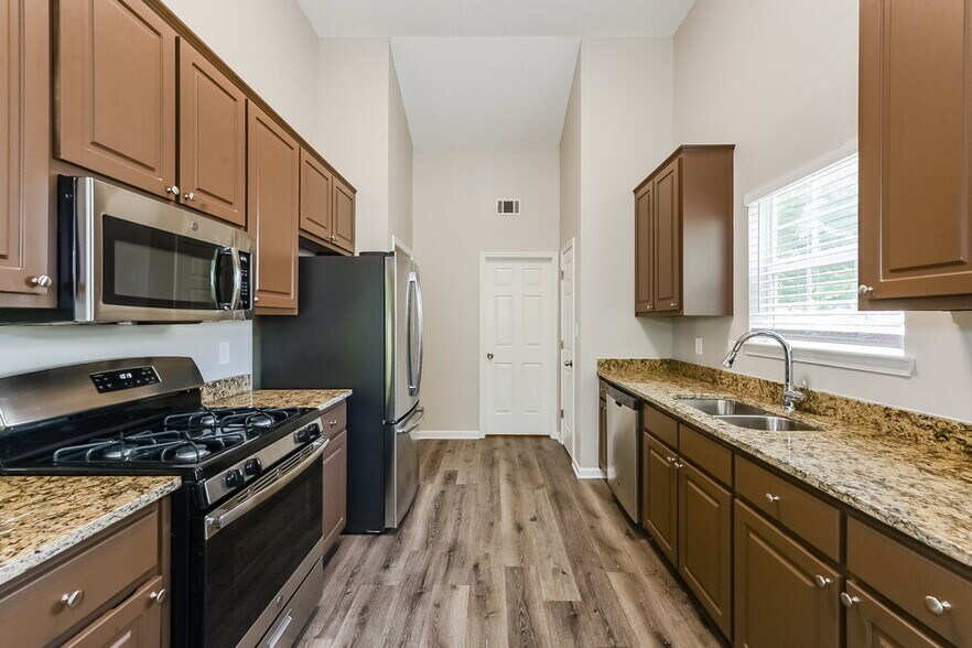 Building Photo - 824 Summit Park Trail