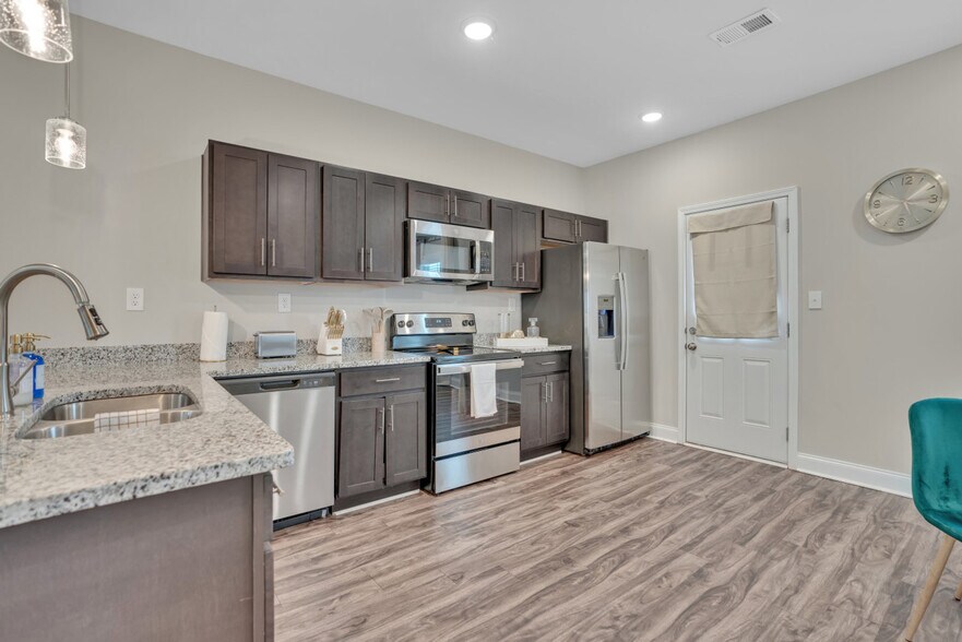 Building Photo - 541 New S Dr