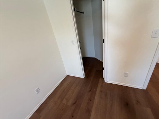 Building Photo - 301 Aaran Way