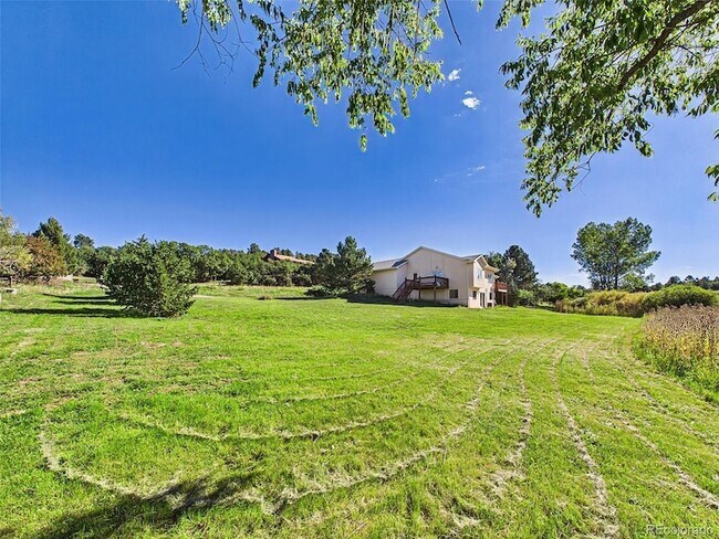 Building Photo - 1185 S Park Dr