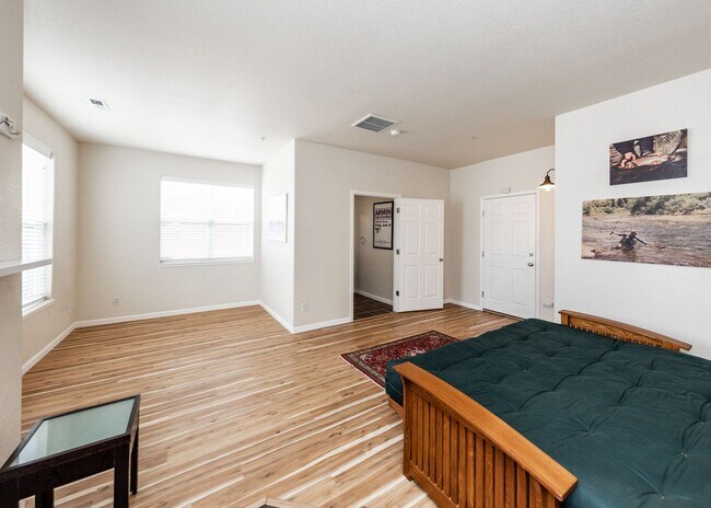 Building Photo - Downtown 3 Bedroom Townhome with 2 Car Garage