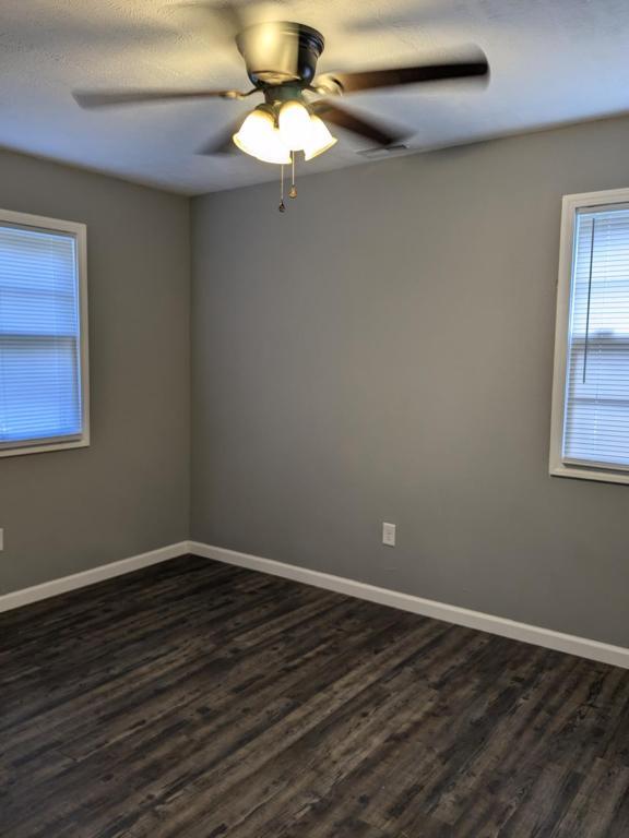 Building Photo - 910 E Elm St