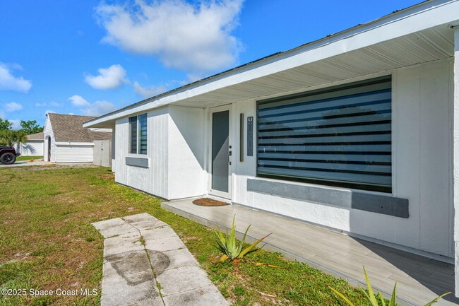 Building Photo - 1310 Mariposa Dr NE
