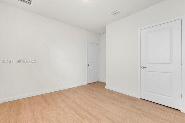 Building Photo - 9082 Venetian Sq
