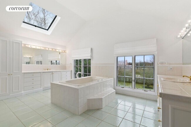 Building Photo - 39 Pheasant Close S