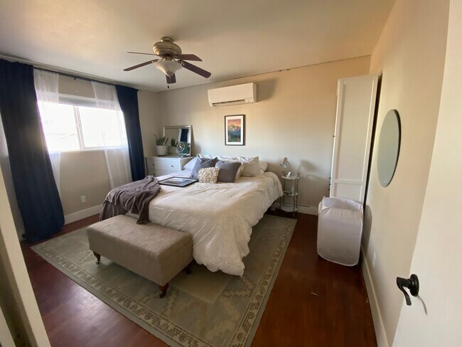 Building Photo - 1261 NE Dempsey Dr