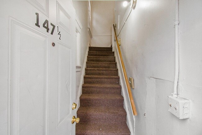 Building Photo - 147 Isbell St