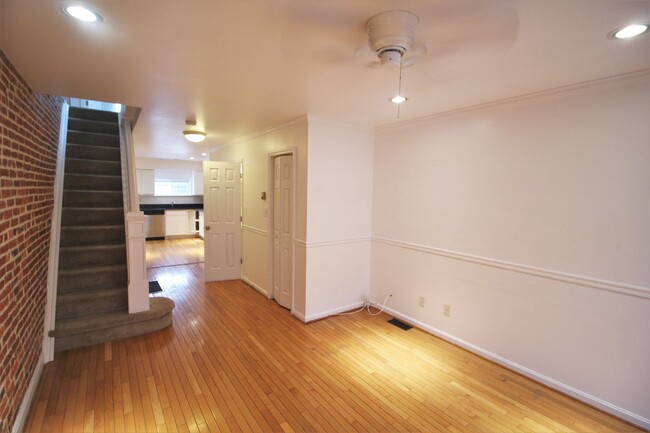 Building Photo - Gorgeous 2bd/1.5 ba Canton townhome. OSP, ...