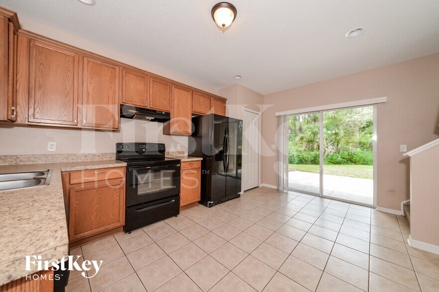 Building Photo - 15825 Fishhawk Falls Dr