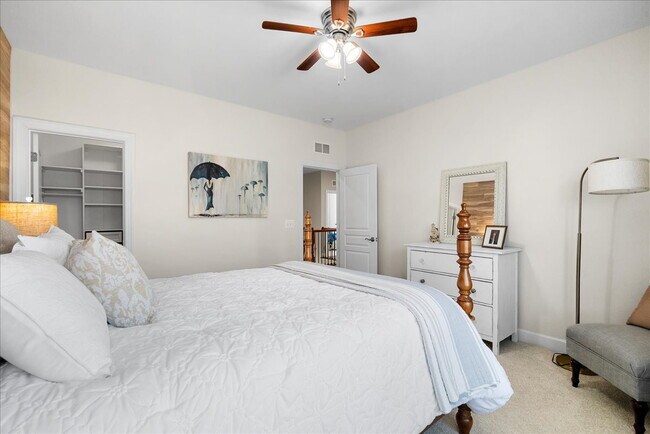 Building Photo - Elegant Single-Family Residence with Upscale Finishes in Amenity-Rich Community