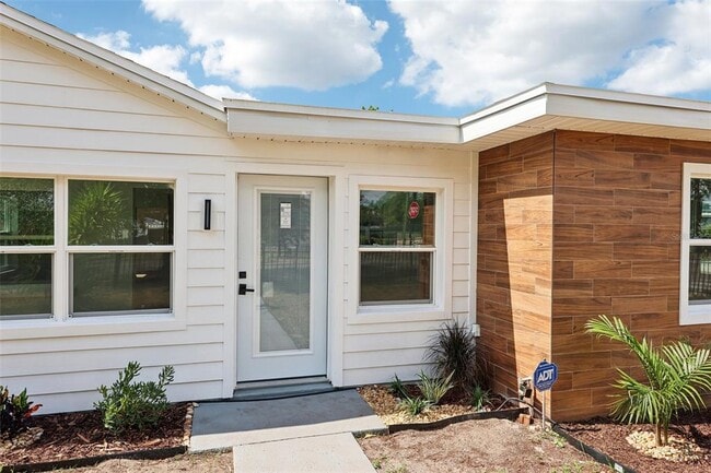 Building Photo - 730 W Swoope Ave