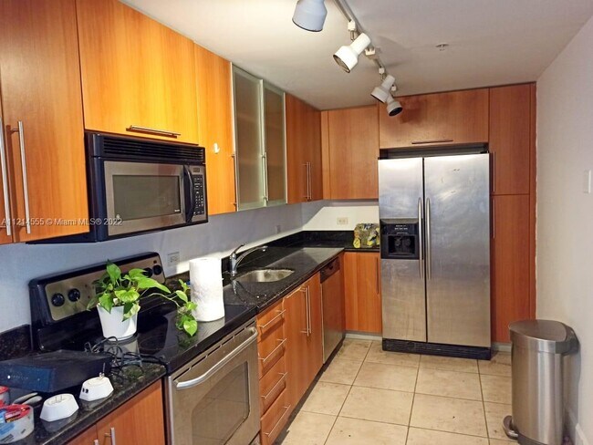 Building Photo - 7501 E Treasure Dr