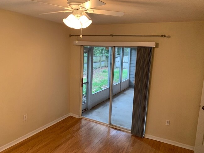 Building Photo - Sutherland Crossing