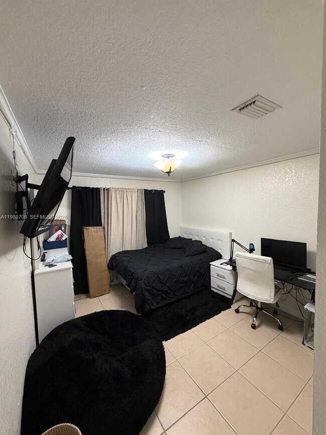 Building Photo - 6246 SW 136th Ct