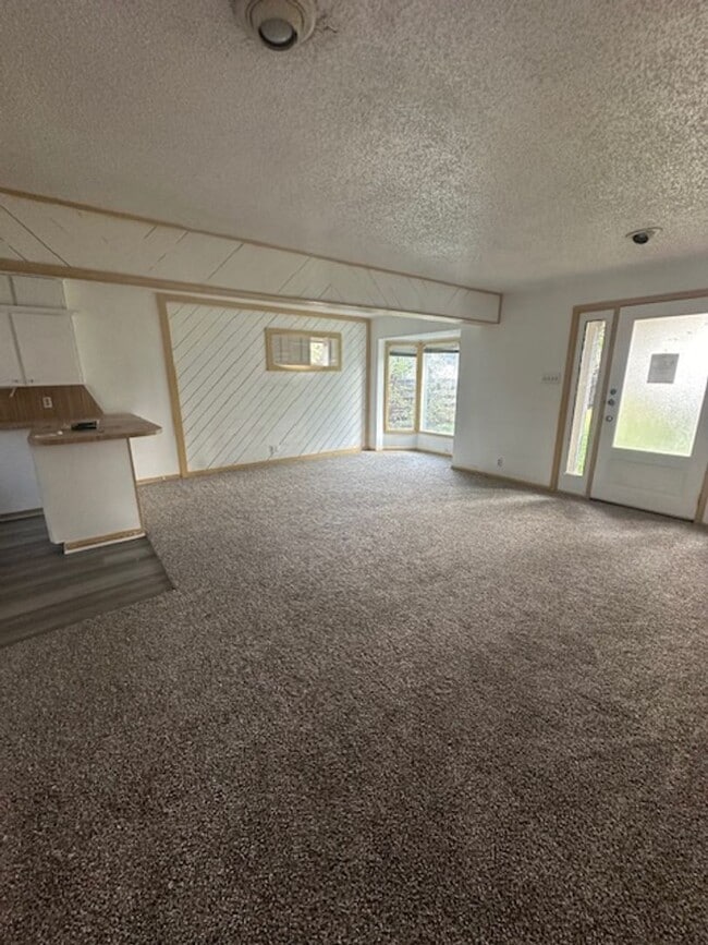 Building Photo - 1102 Blair - Unit B