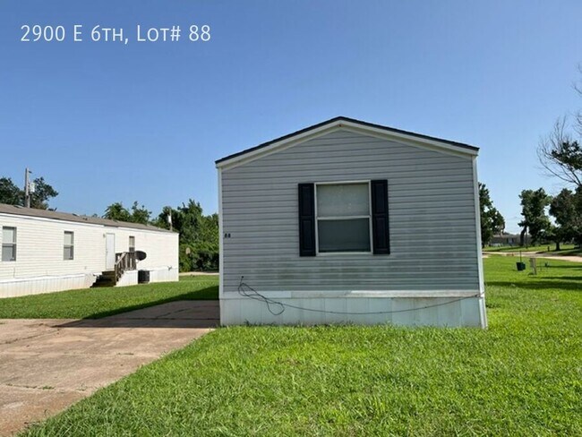 Building Photo - 2900 E 6th Ave