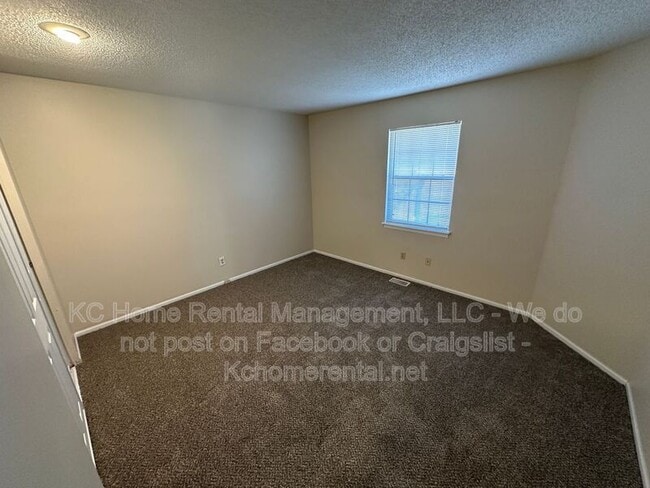 Building Photo - 3910 SW 8th Ter