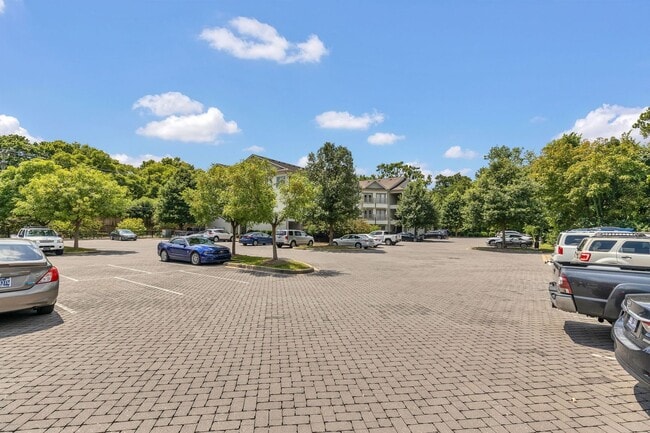 Building Photo - Park at Melrose Heights