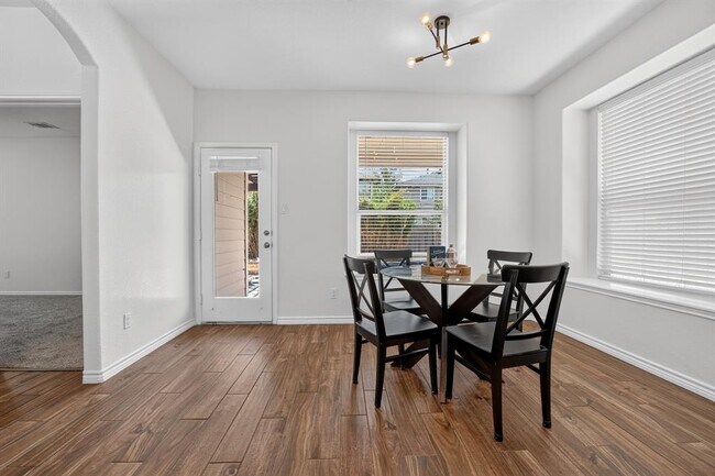 Building Photo - 1703 Comfort Ln
