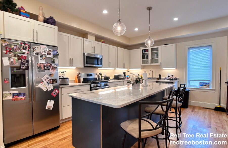 Primary Photo - 122 Tremont St