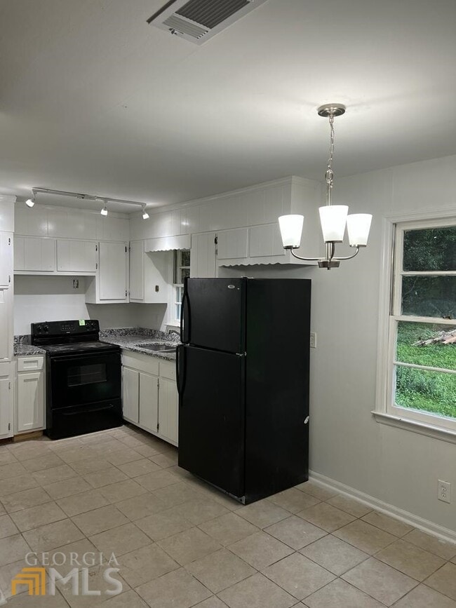 Building Photo - 2581 Oak Cir