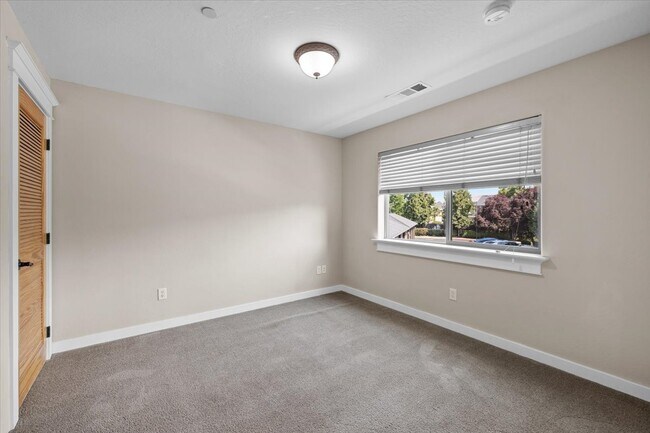 Building Photo - 1280 Ashford Way