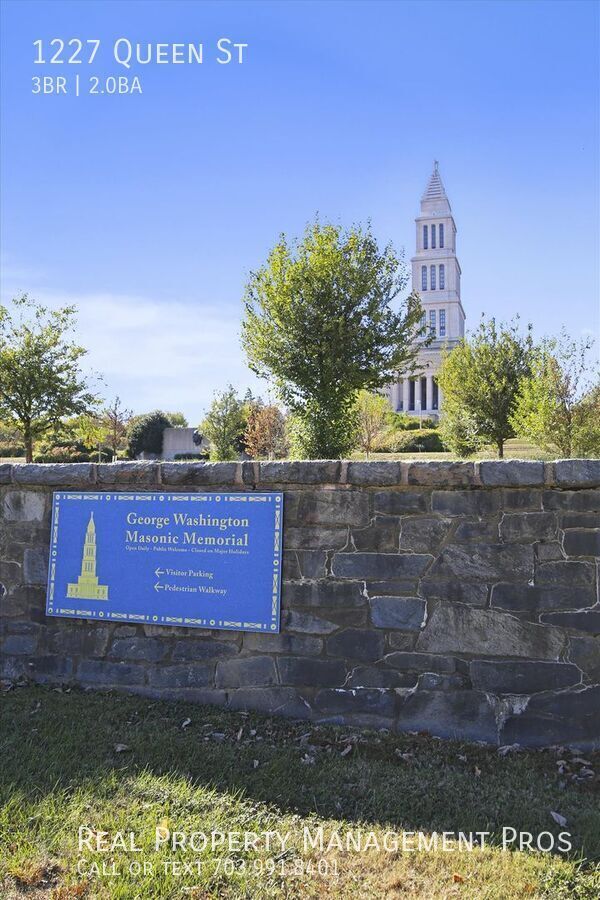 Building Photo - 1227 Queen St