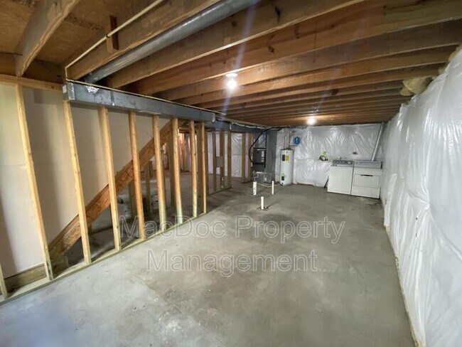 Building Photo - 7218 John Taylor Mews