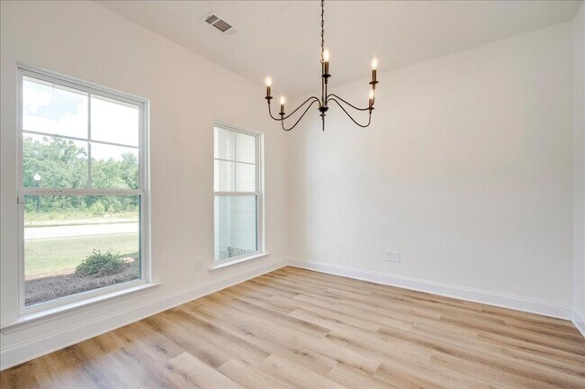Building Photo - 814 Sweet Grass Cir